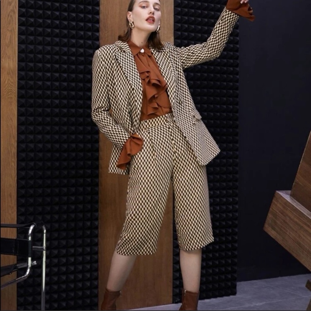 NWOT Gorgeous Cropped Pants & Jacket Suit M.
